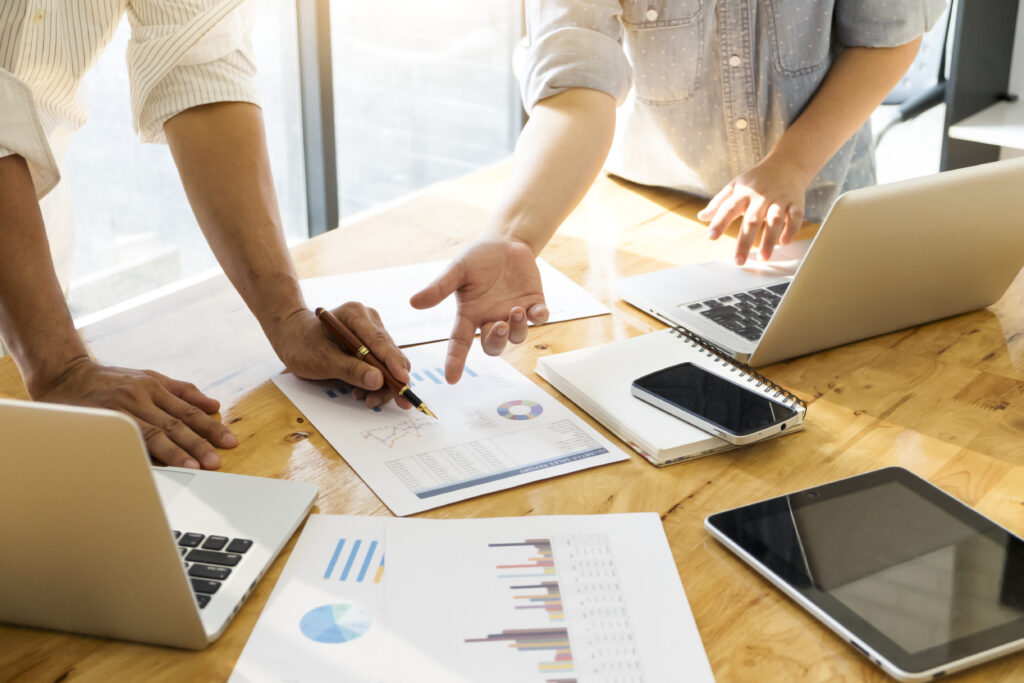 Business-people-meeting